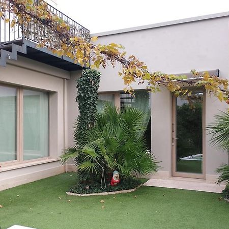 Suite Mimosa Con Piscina - Affitti Brevi Italia Sirmione Eksteriør billede