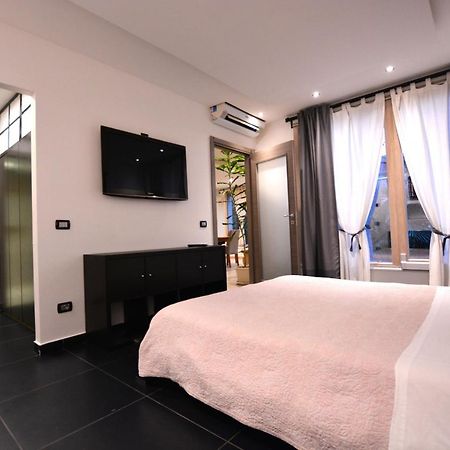 Suite Mimosa Con Piscina - Affitti Brevi Italia Sirmione Eksteriør billede
