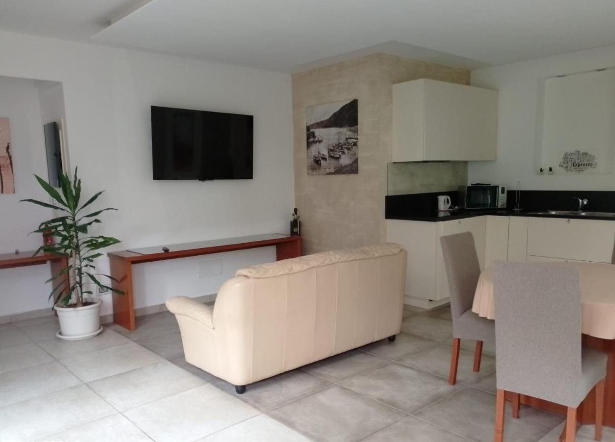 Suite Mimosa Con Piscina - Affitti Brevi Italia Sirmione Eksteriør billede