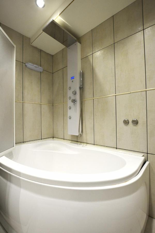 Suite Mimosa Con Piscina - Affitti Brevi Italia Sirmione Eksteriør billede