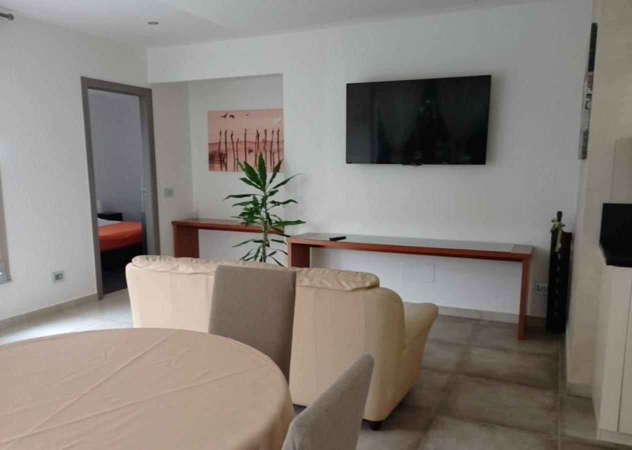 Suite Mimosa Con Piscina - Affitti Brevi Italia Sirmione Eksteriør billede