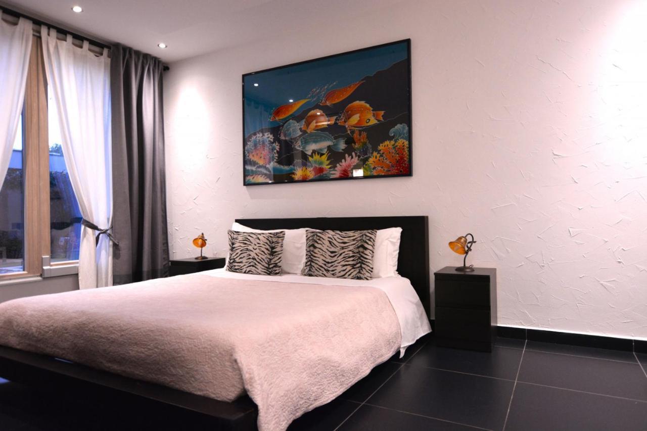 Suite Mimosa Con Piscina - Affitti Brevi Italia Sirmione Eksteriør billede